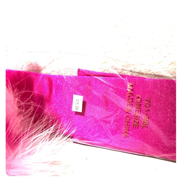 Custom corset with feathers - Picture 6 of 6